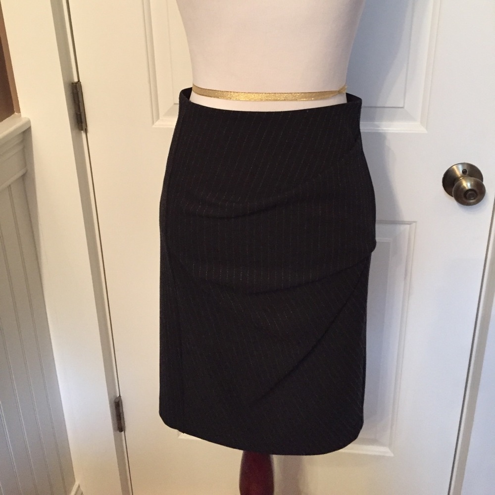 W By WORTH SKIRT PENCIL BLACK WHITE PINSTRIPE FOLDS Size 0